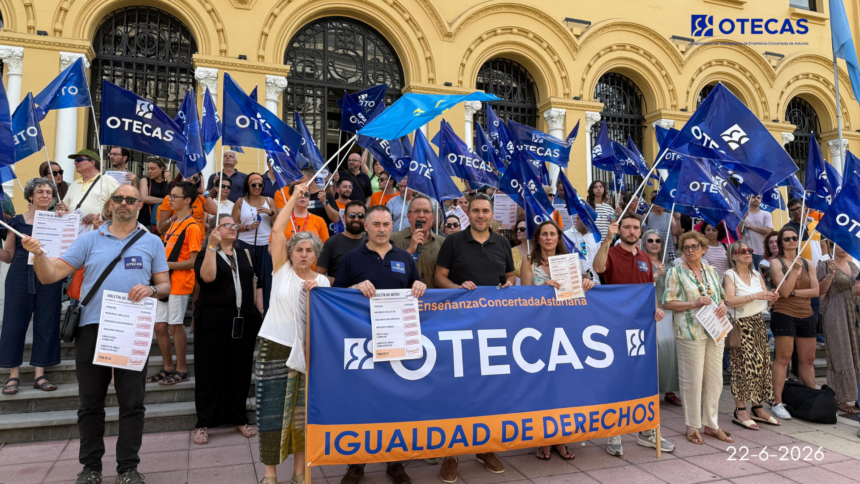 Entrega del Boletín de Notas al Presidente del Principado, Adrián Barbón